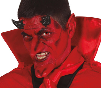 Charakteryzacja demona: podbródek, uszy, rogi