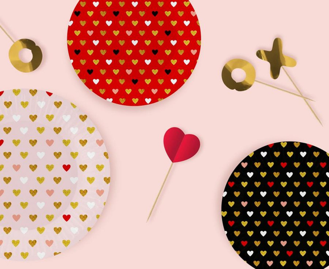 XOXO - Talerzyki 18cm serduszka czerwone 6 sztuk