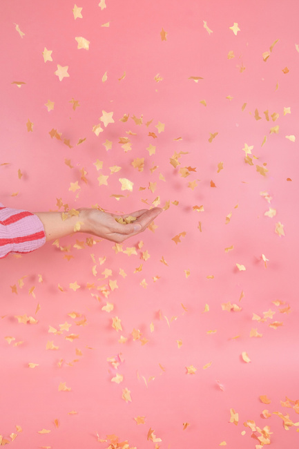 Konfetti pneumatyczne GWIAZDKI złote, szampan 20cm